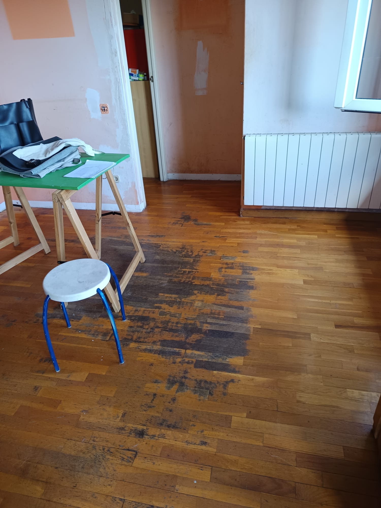 Parquet dañado antes de la restauración