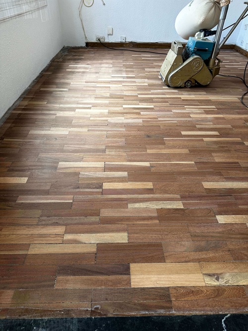 Detalle de parquet barnizado